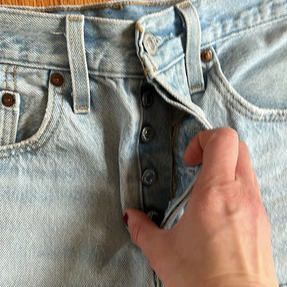 Women’s LEVI’s 501 cut off shorts 100% cotton button fly size 26 - Picture 2 of 7